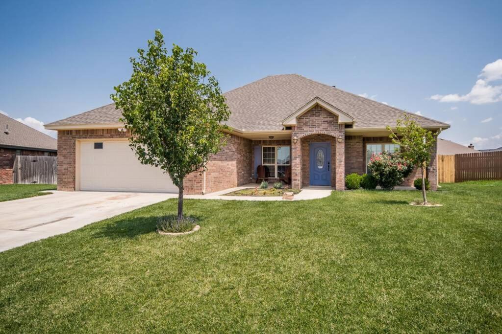Cheerful 3 Bedroom Home, King Bed, 10 Min From Palo Duro Canyon, Fireplace, Washer Dryer Екстер'єр фото