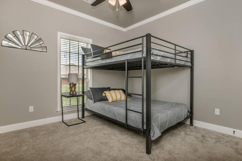 Cheerful 3 Bedroom Home, King Bed, 10 Min From Palo Duro Canyon, Fireplace, Washer Dryer Екстер'єр фото